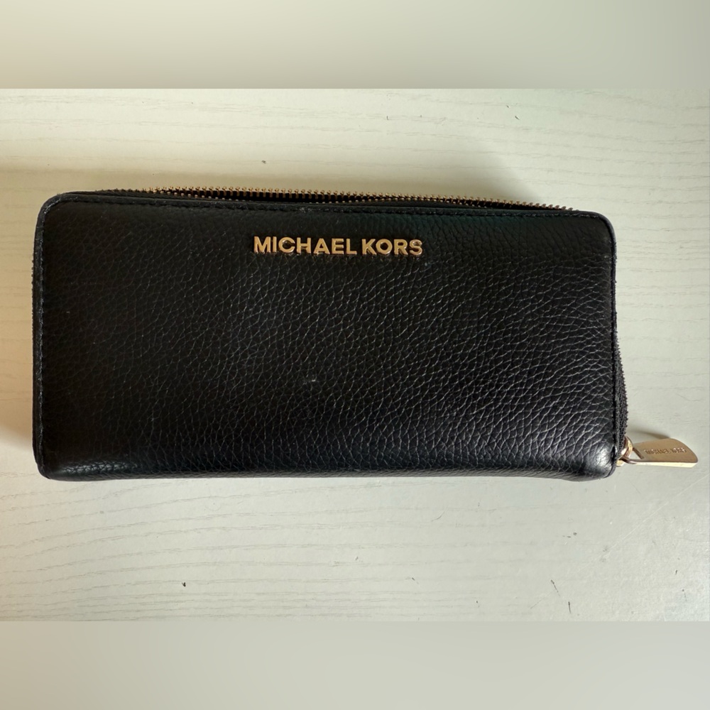 Michael Kors Black Leather Zip Wallet